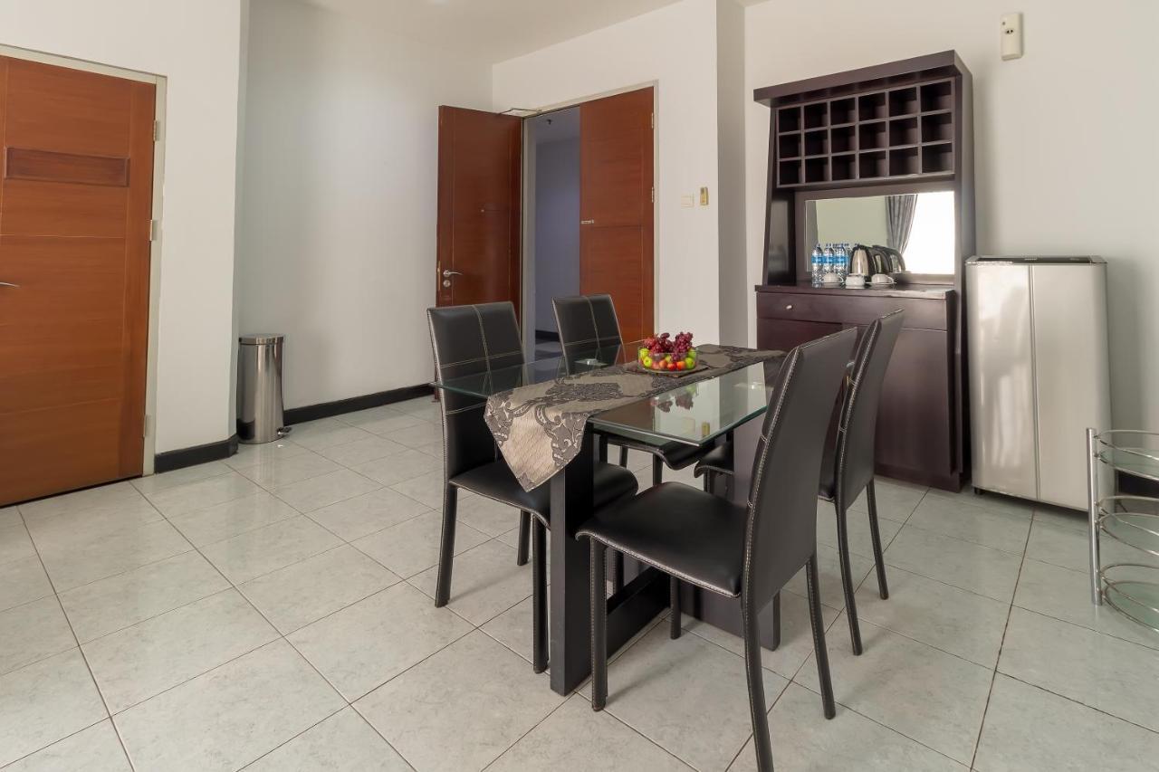 Hotel Golden Sky Pluit Jakarta Bagian luar foto